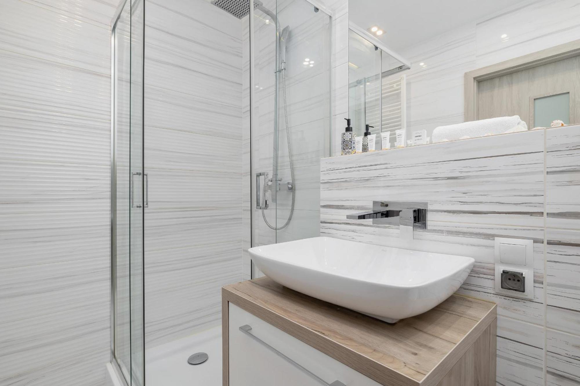Apartment Studio Tysiaclecia Next To Park Slaski By Renters *