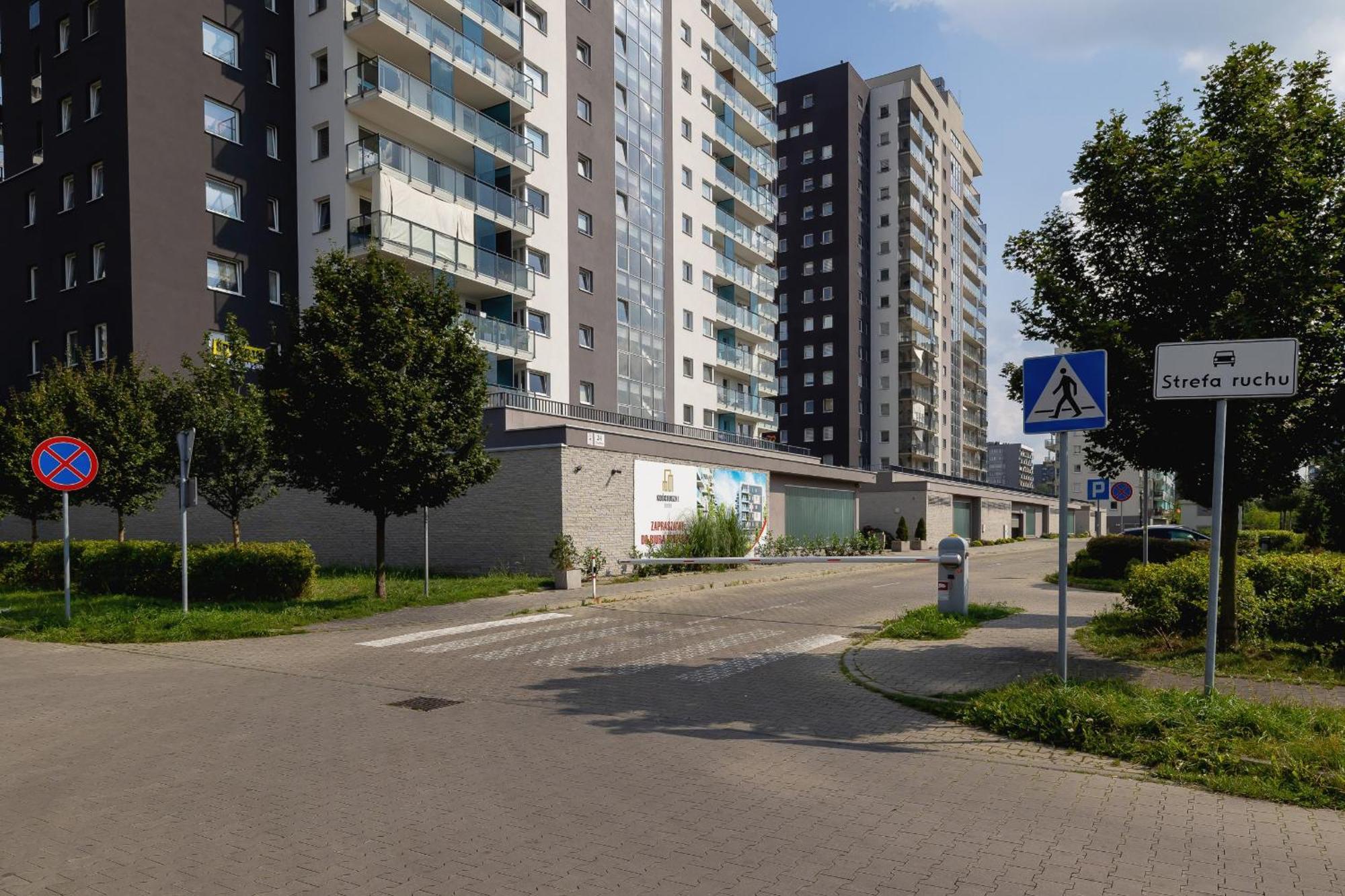 Apartment Studio Tysiaclecia Next To Park Slaski By Renters Katowice